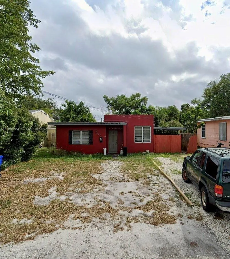 2 bedroom 1 bath for sale at 2650 Grant St, Hollywood FL 33020