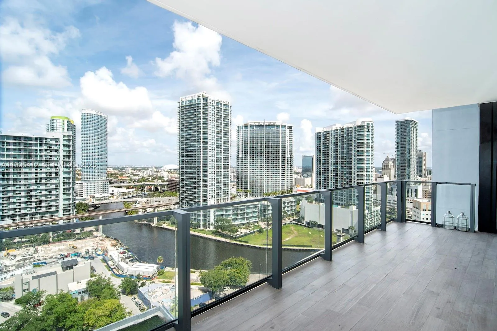 2 bedroom 2 bath for sale at 68 SE 6th St # 2010, Miami FL 33131