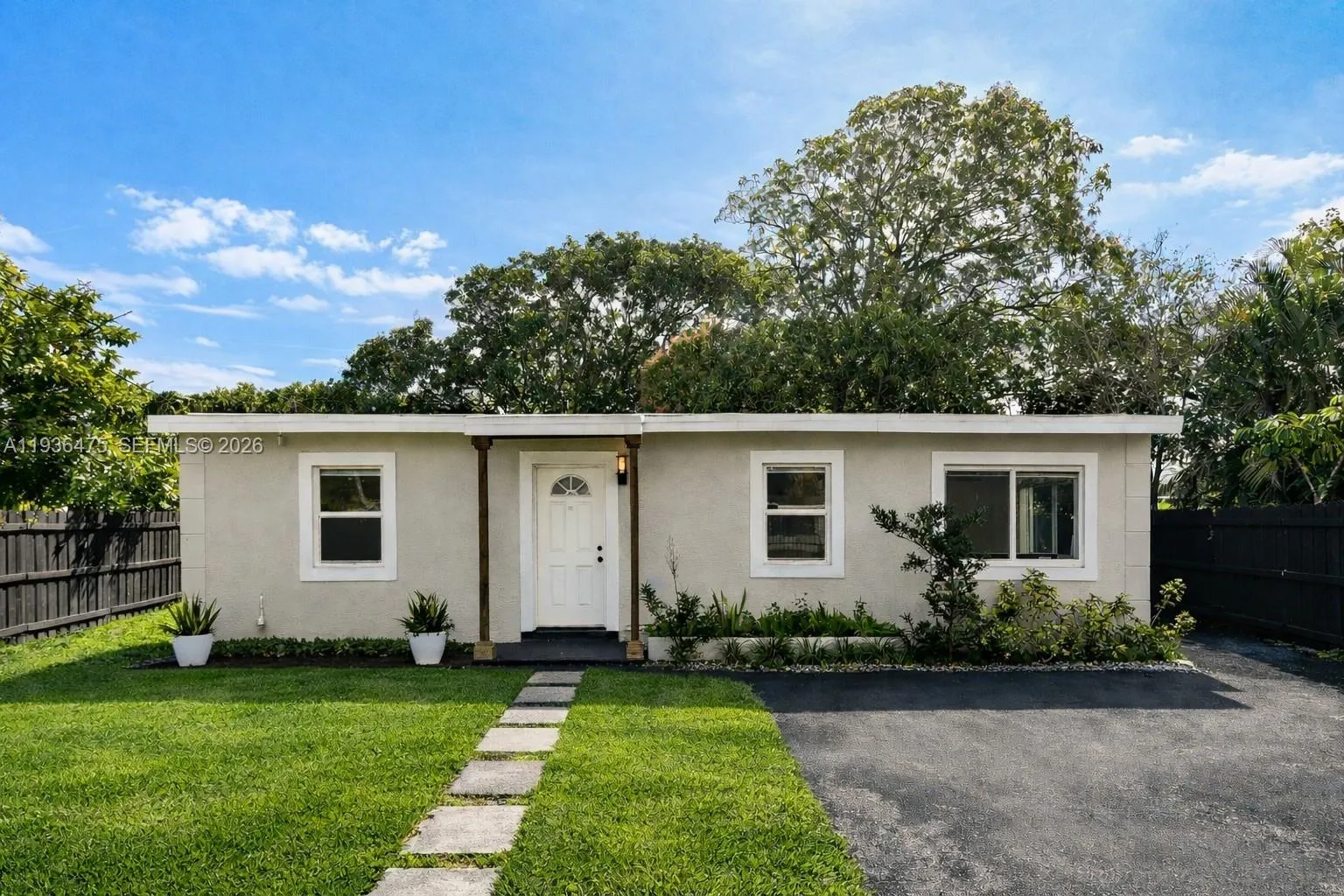 1032 NW 11th Pl, Fort Lauderdale FL 33311