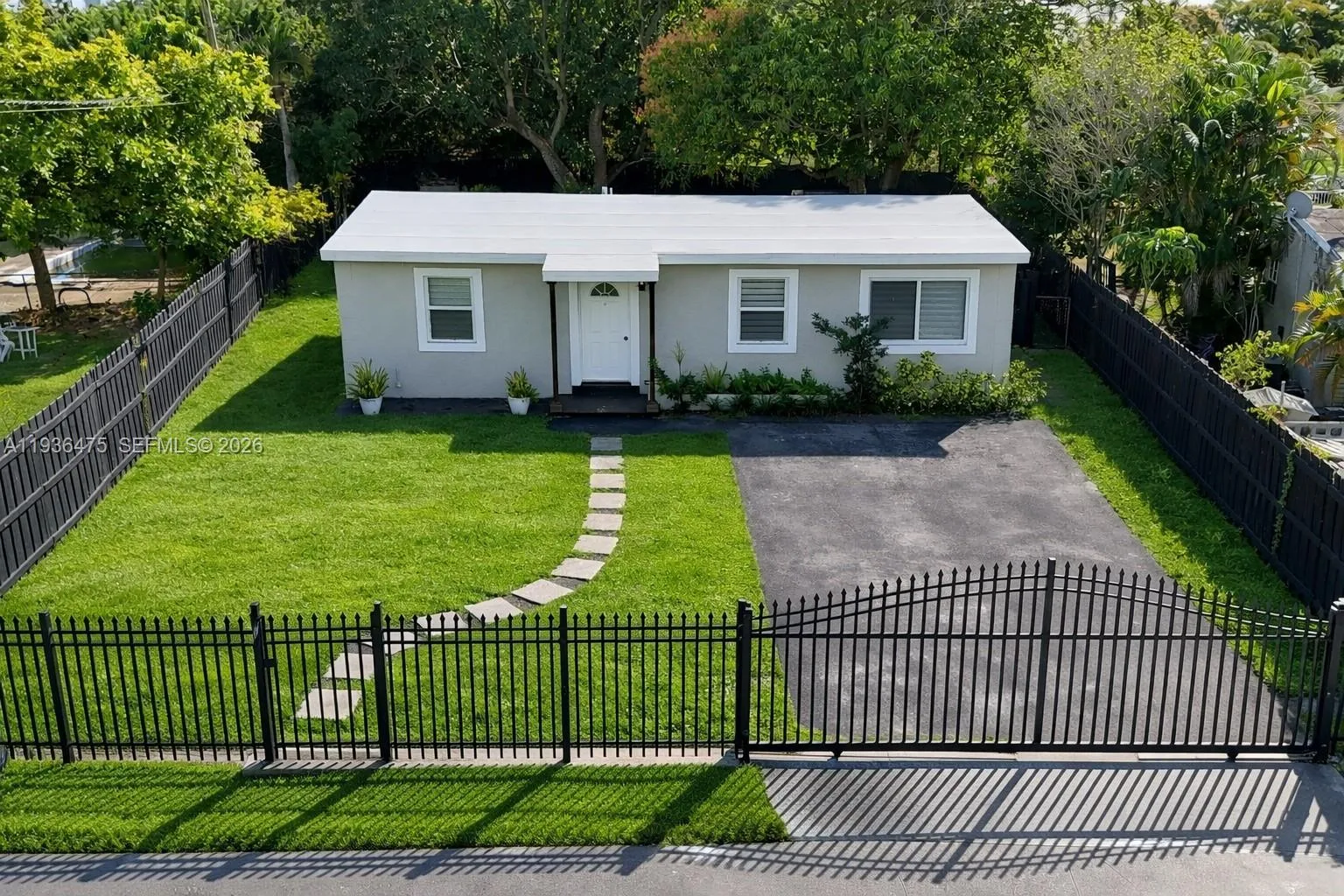 1032 NW 11th Pl, Fort Lauderdale FL 33311