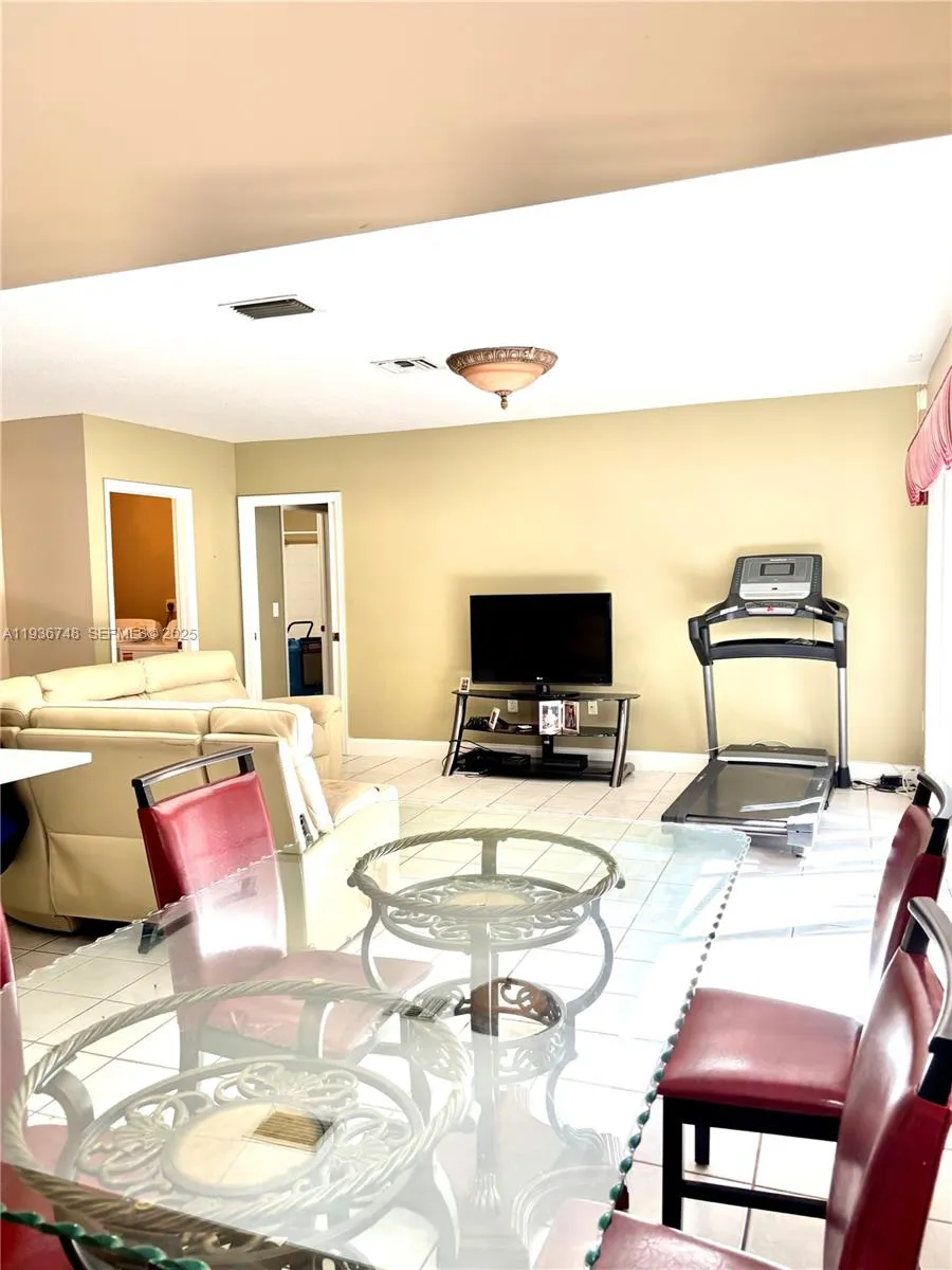 306 NW 115th Way, Coral Springs FL 33071