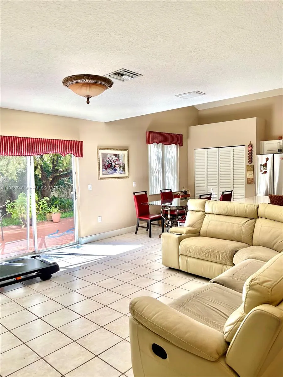 306 NW 115th Way, Coral Springs FL 33071