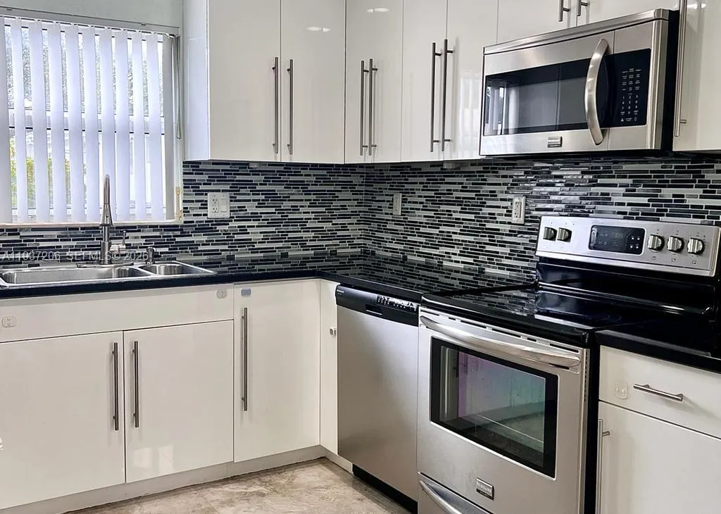 1940 Adams St, Hollywood FL 33020