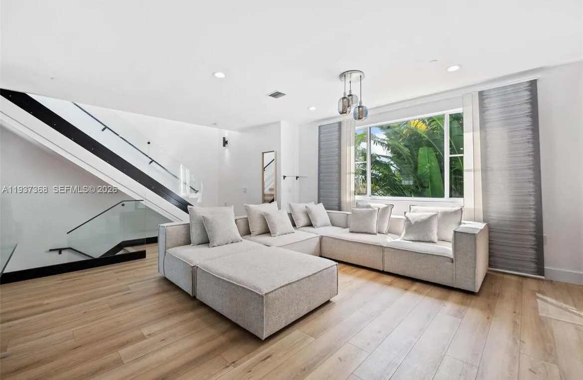 1705 Johnson St # B, Hollywood FL 33020