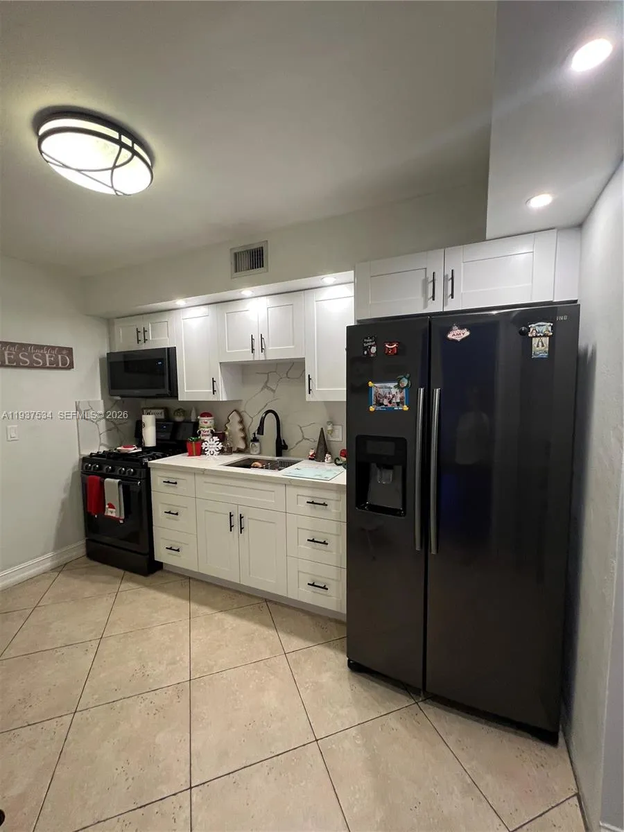 1461 E 9th Ct, Hialeah FL 33010