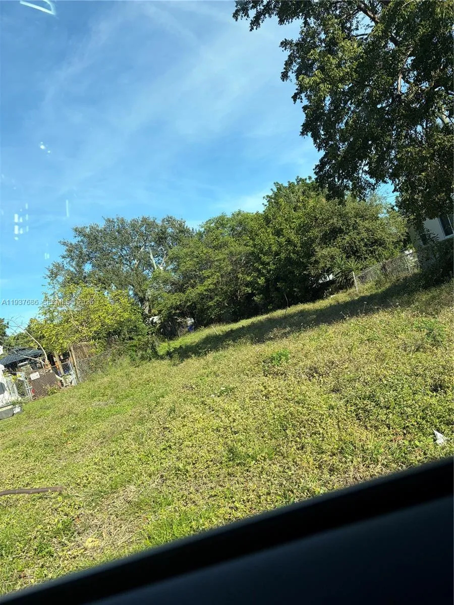 2205 Coolidge St, Hollywood FL 33020