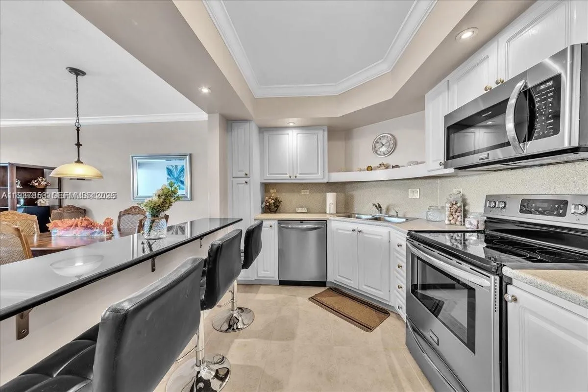 3111 N Ocean Dr # 904, Hollywood FL 33019