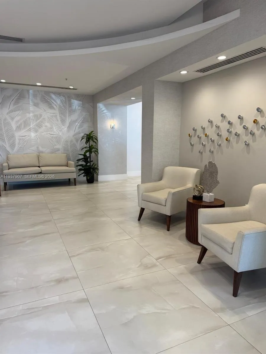 3001 S Ocean Dr # 107, Hollywood FL 33019