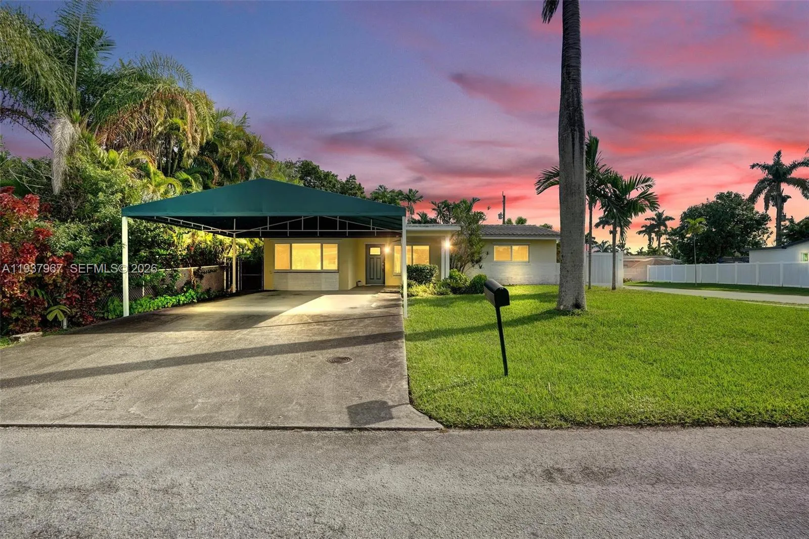 3 bedroom 2 bath for sale at 2209 N 15th Ave, Hollywood FL 33020