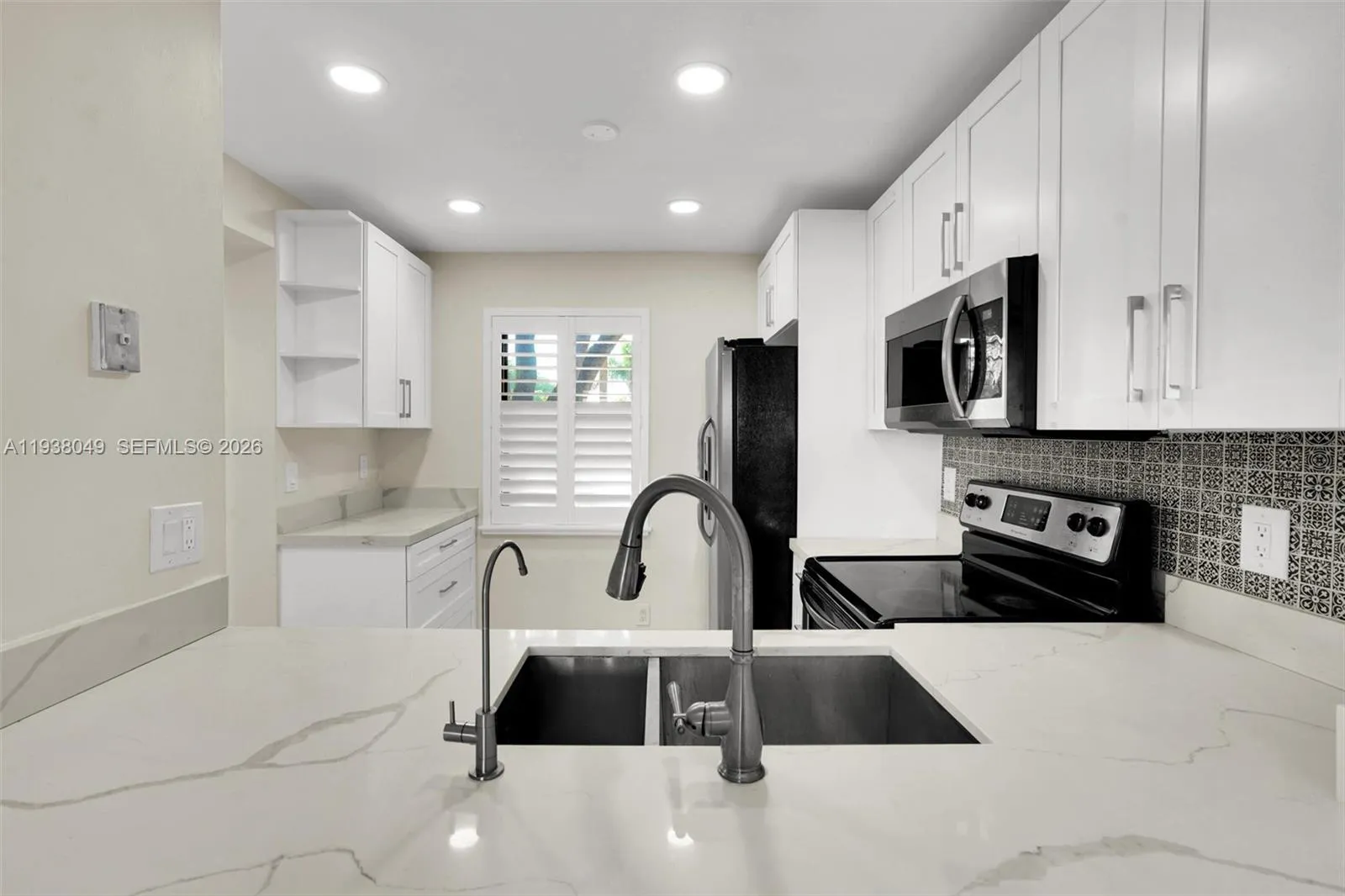 2 bedroom 2 bath for sale at 10401 W Broward Blvd # 205, Plantation FL 33324