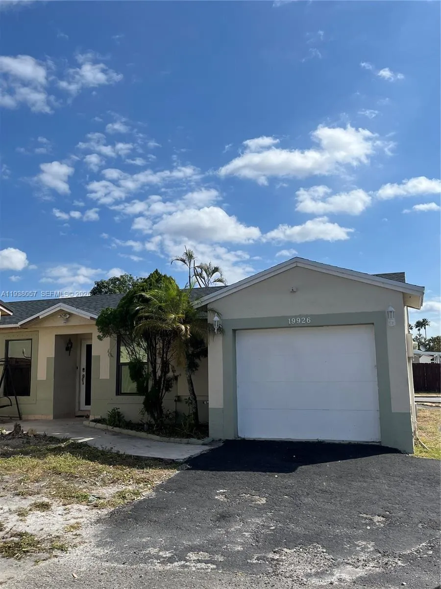 19926 NW 67th Pl, Hialeah FL 33015