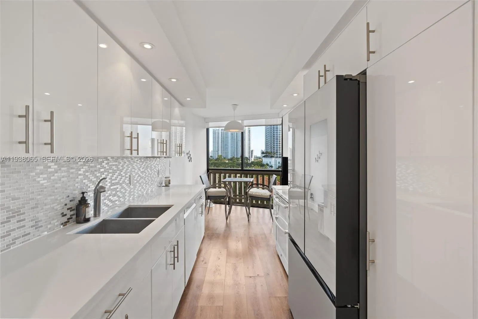 3 bedroom 2 bath for sale at 1000 W Island Blvd # 807, Aventura FL 33160