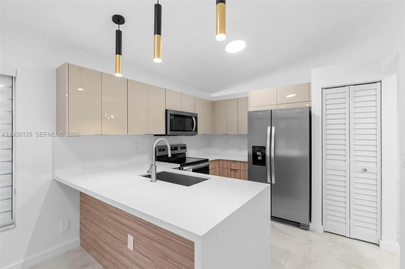 8340 NW 193rd Ln, Hialeah FL 33015