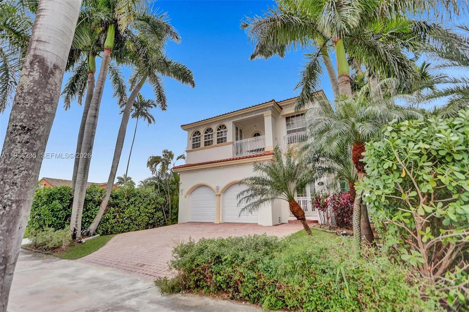 832 Hollywood Blvd, Hollywood FL 33019