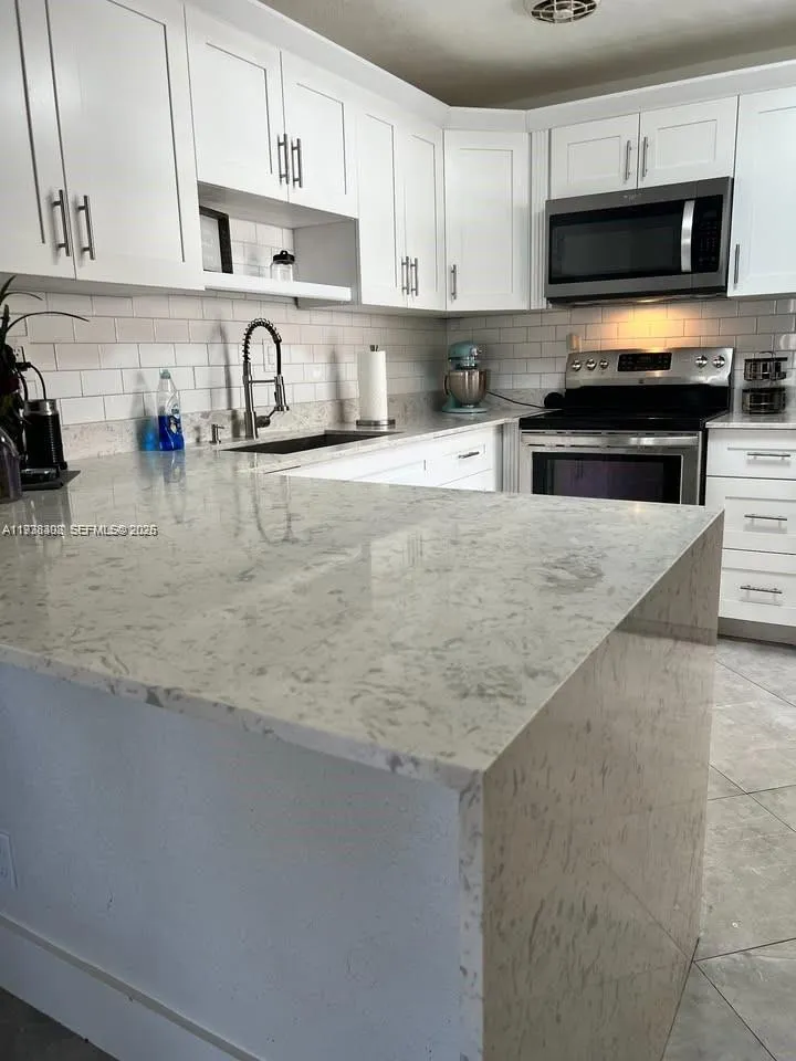 1640 NE 33rd St, Pompano Beach FL 33064