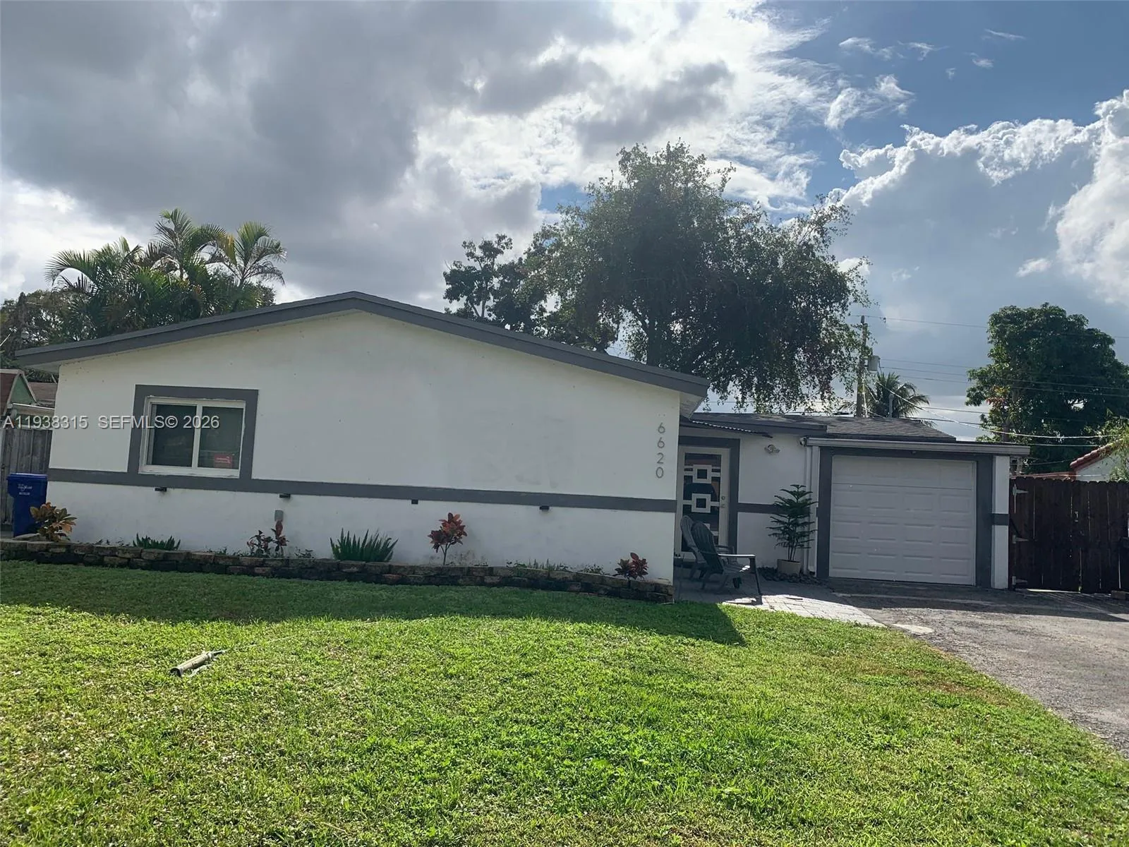 6620 Custer St, Hollywood FL 33024