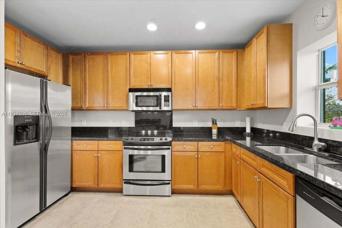 3 bedroom 3 bath for sale at 630 SE 15th St # 3, Fort Lauderdale FL 33316