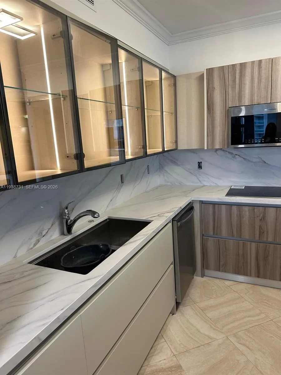 3 bedroom 2 bath for sale at 19500 Turnberry Way # 12E, Aventura FL 33180