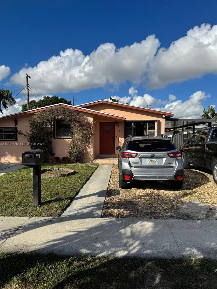 17 E 50th Pl, Hialeah FL 33013