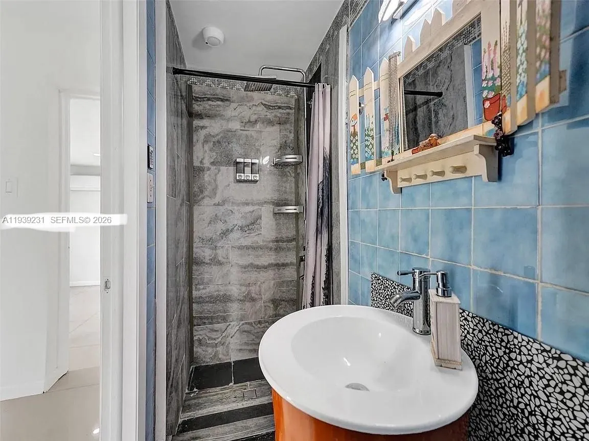 1607 Moffett St, Hollywood FL 33020