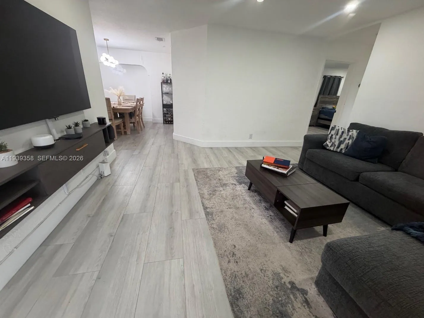 660 SW 30th Ter, Fort Lauderdale FL 33312