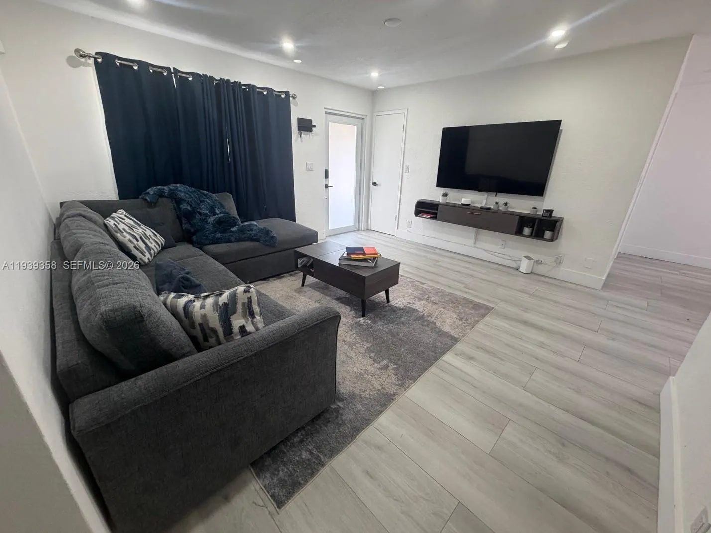 660 SW 30th Ter, Fort Lauderdale FL 33312