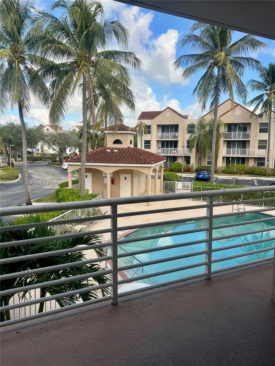 2711 Ocean Club Blvd # 207, Hollywood FL 33019