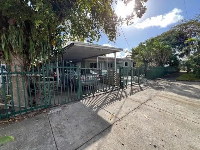 501 E 8th St, Hialeah FL 33010