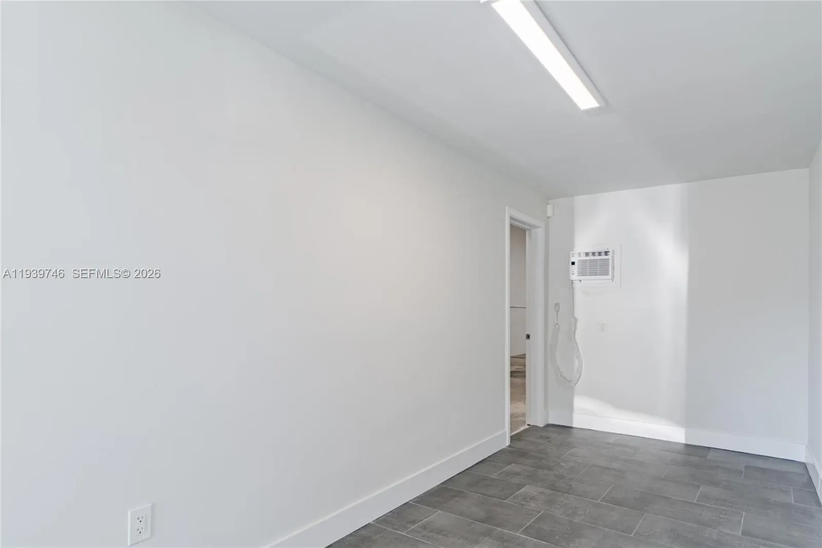 453 W 28th St, Hialeah FL 33010