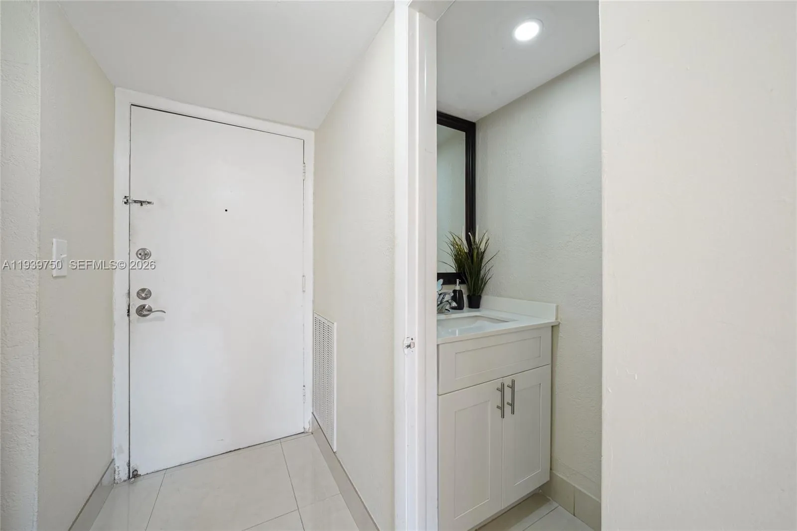 1305 W 53rd St # 429, Hialeah FL 33012