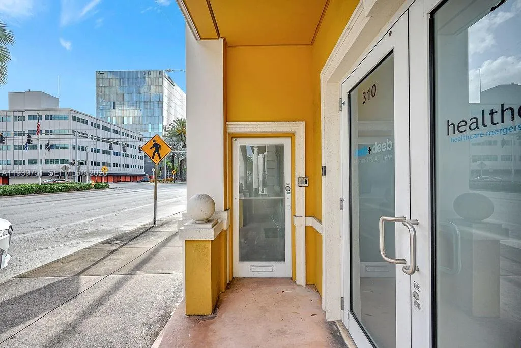 308 Alhambra Cir, Coral Gables FL 33134