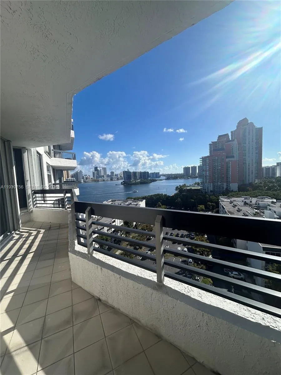 3400 NE 192nd St, Aventura FL 33180