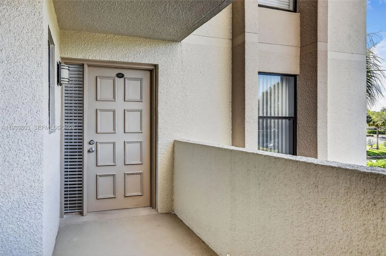 5901 Camino Del Sol # 207, Boca Raton FL 33433