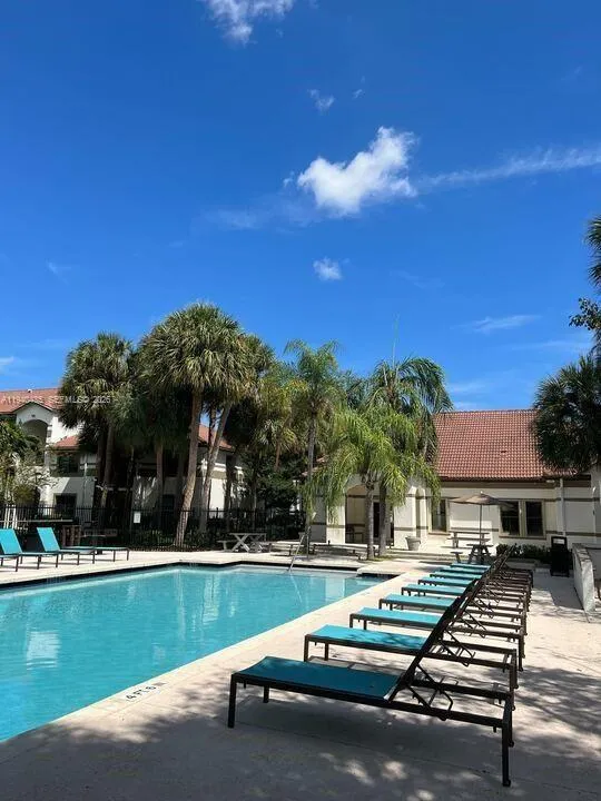 1 bedroom 1 bath for sale at 550 S Park Rd # 8, Hollywood FL 33021