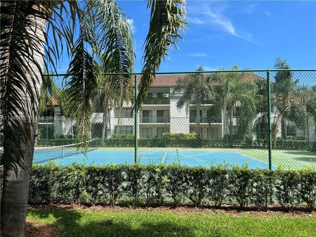 550 S Park Rd # 8, Hollywood FL 33021