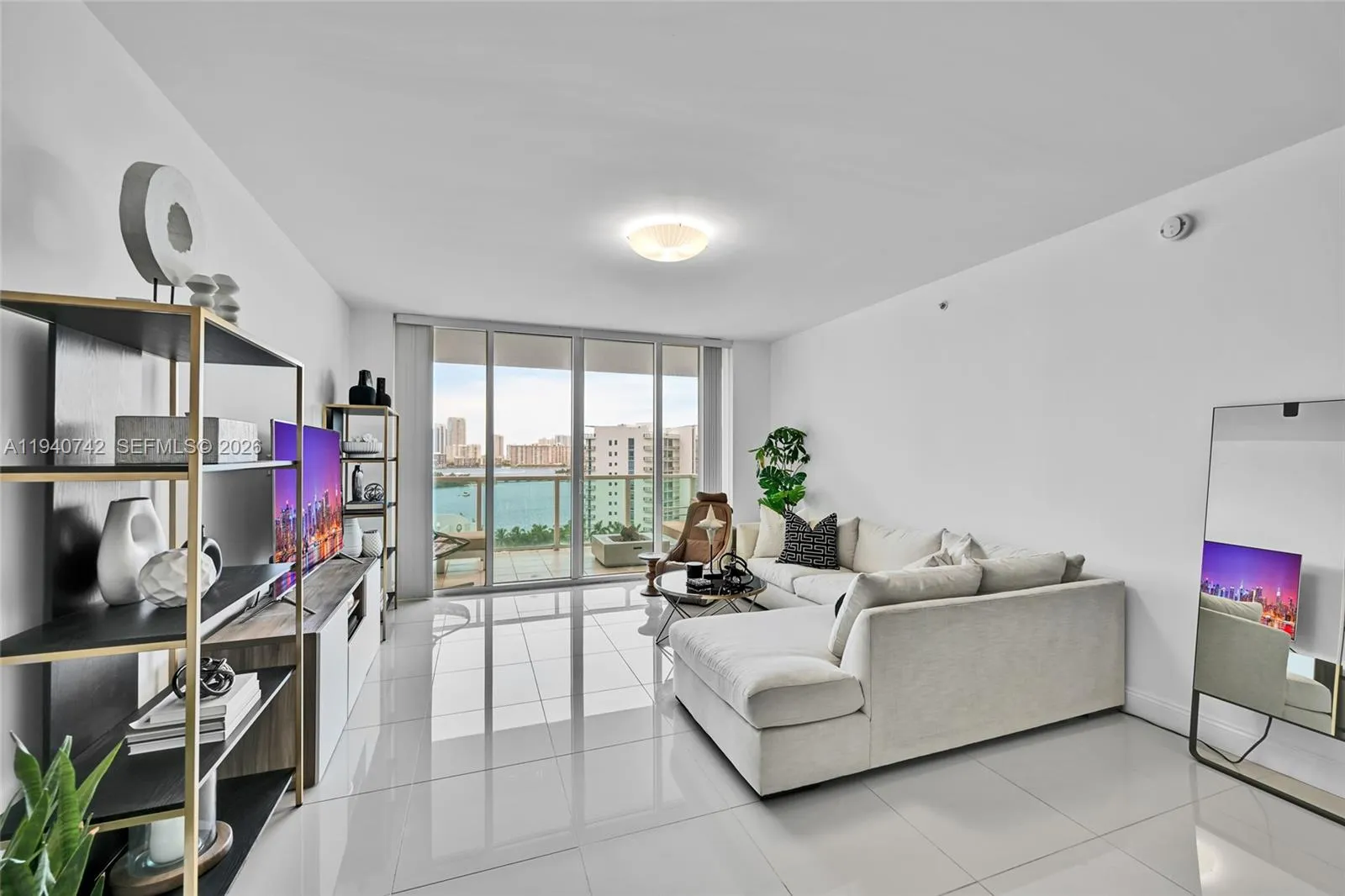 3 bedroom 2 bath for sale at 3330 NE 190th St # 1217, Aventura FL 33180