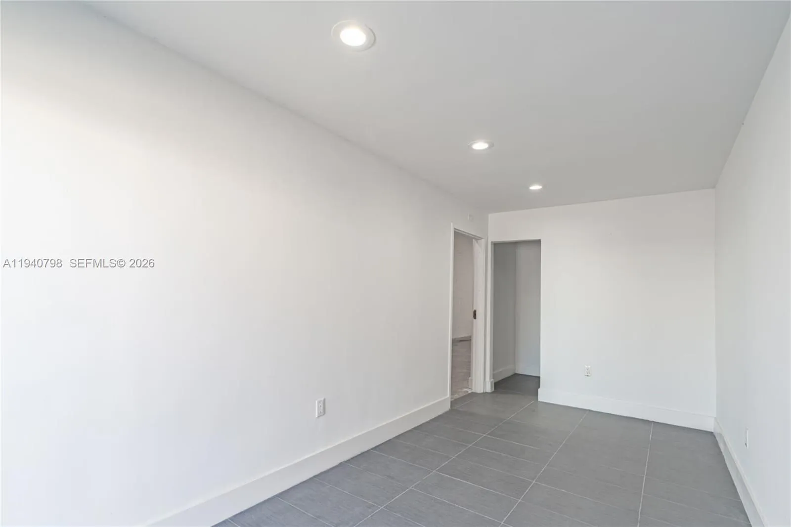 1670 W 31st Pl, Hialeah FL 33012