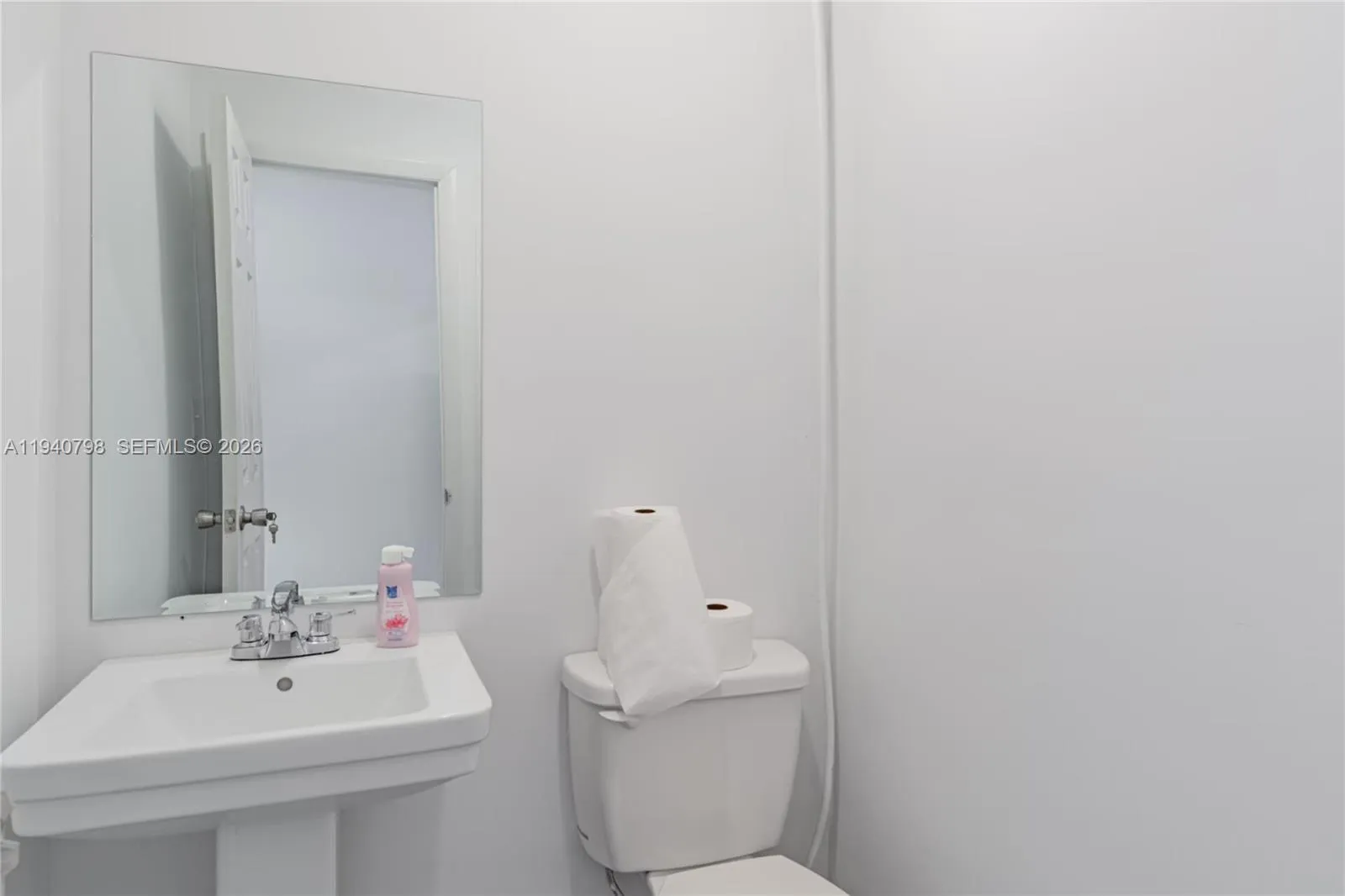 1670 W 31st Pl, Hialeah FL 33012