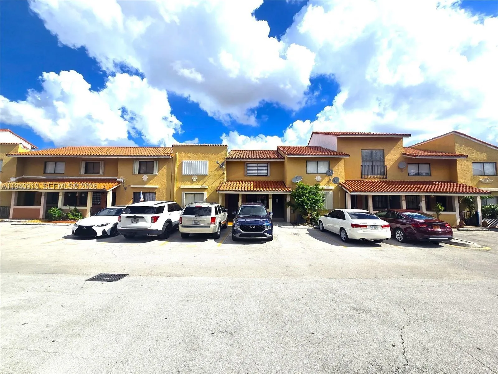 2 bedroom 2 bath for sale at 2775 W 61st St # 203, Hialeah FL 33016