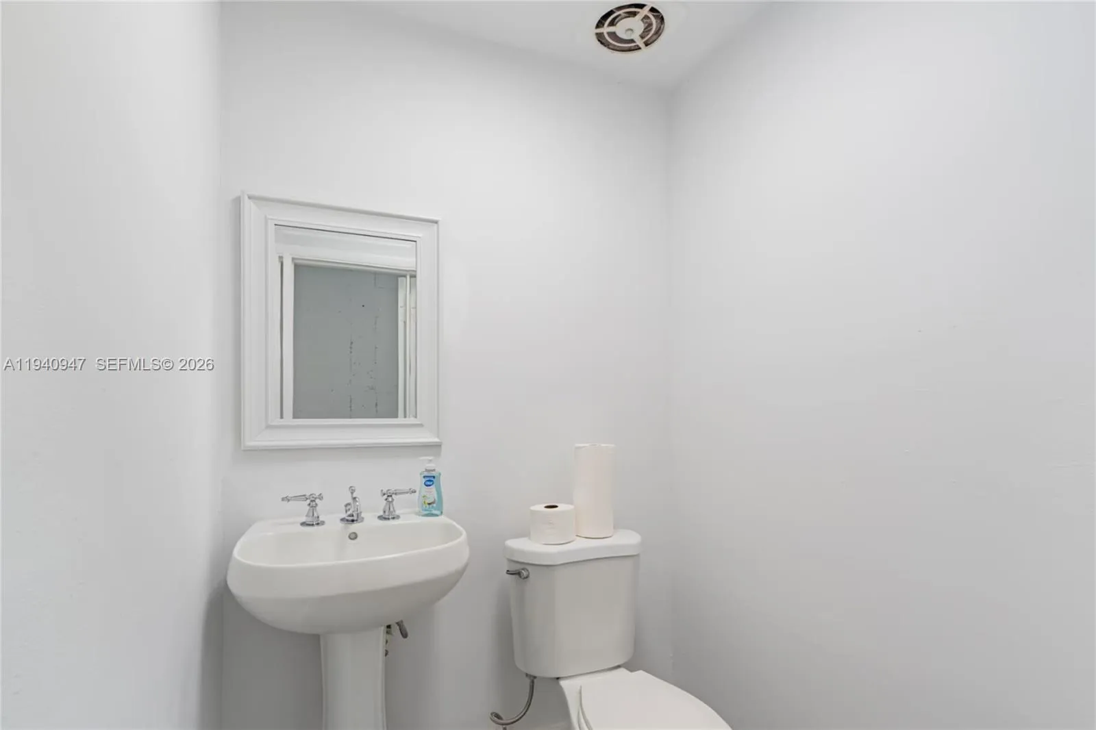 1676 W 31st Pl, Hialeah FL 33012