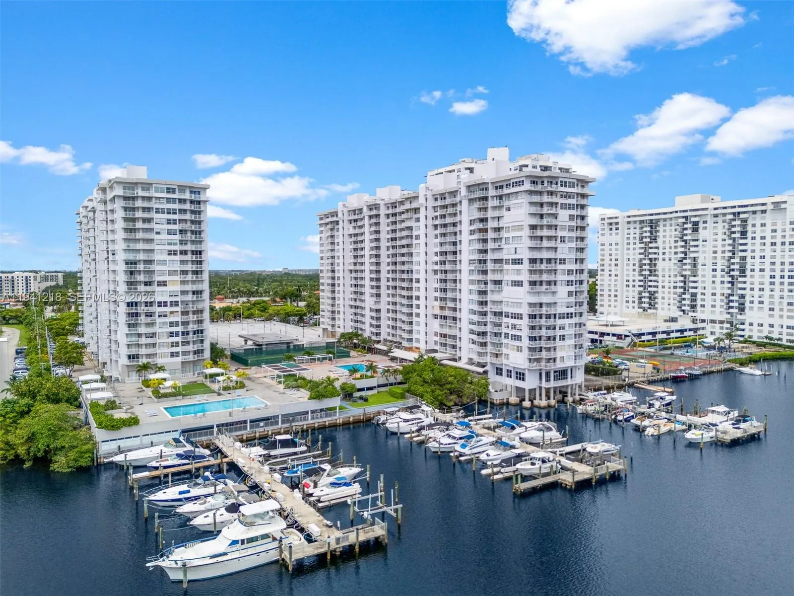2 bedroom 2 bath for sale at 18041 Biscayne Blvd *BOAT SLIP & UNIT* # 1605, Aventura FL 33160