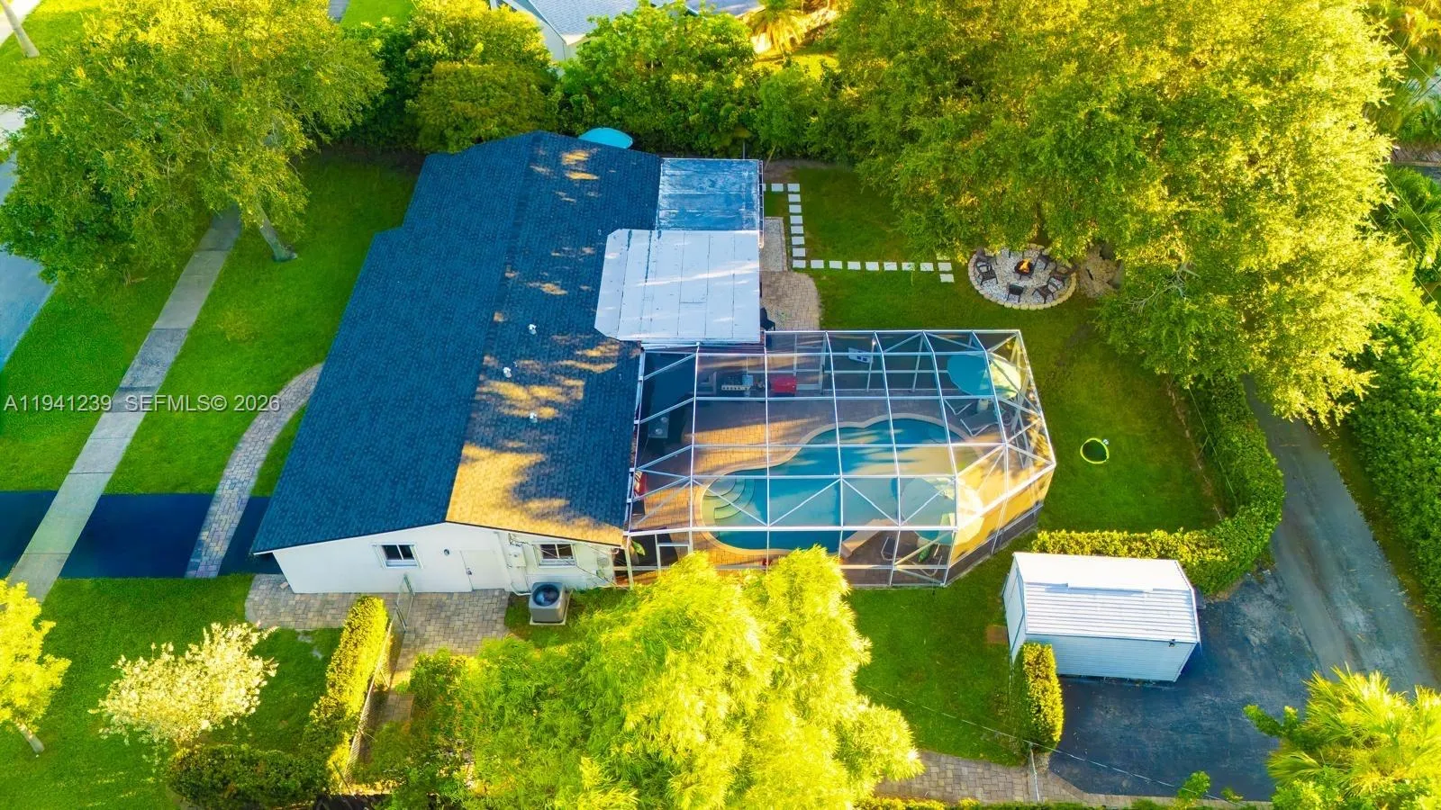 312 N Luna Ct, Hollywood FL 33021