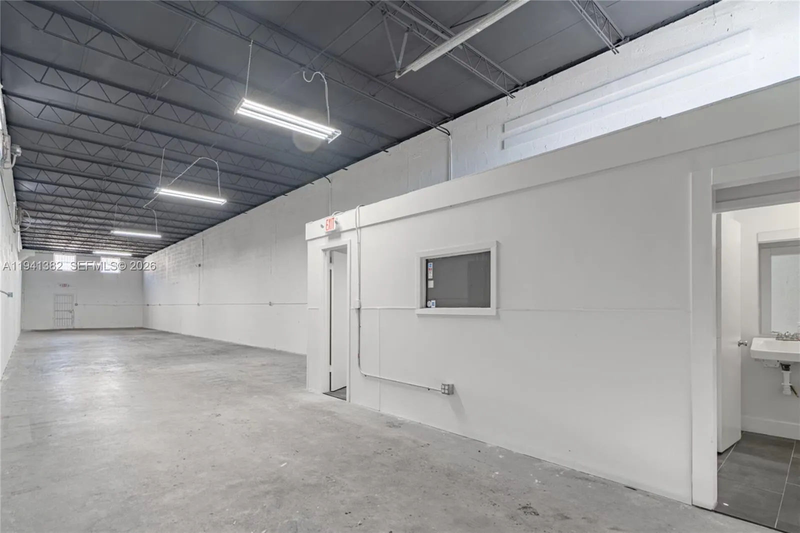 569 W 28th St, Hialeah FL 33010