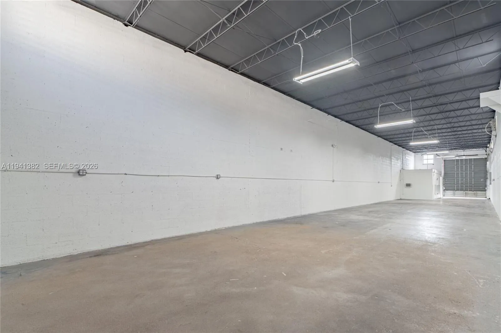 569 W 28th St, Hialeah FL 33010