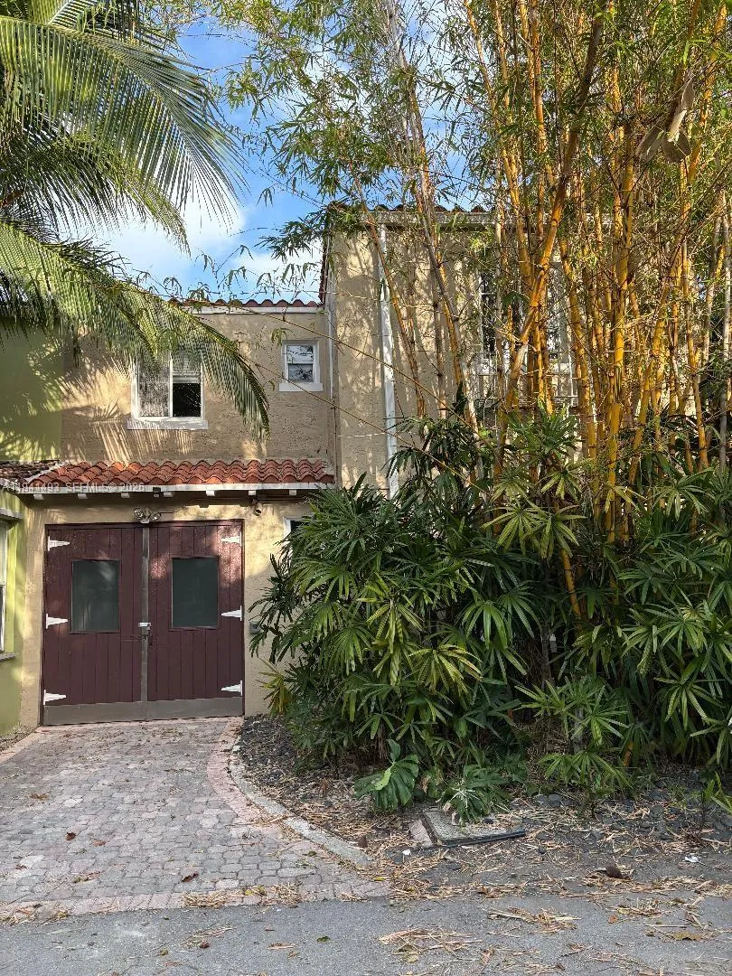 329 W 28th St, Miami Beach FL 33140