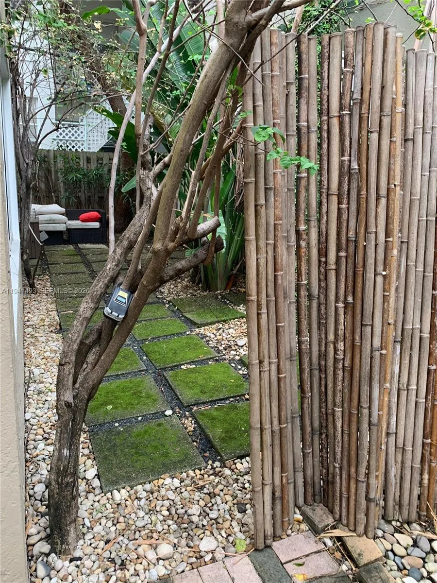 329 W 28th St, Miami Beach FL 33140