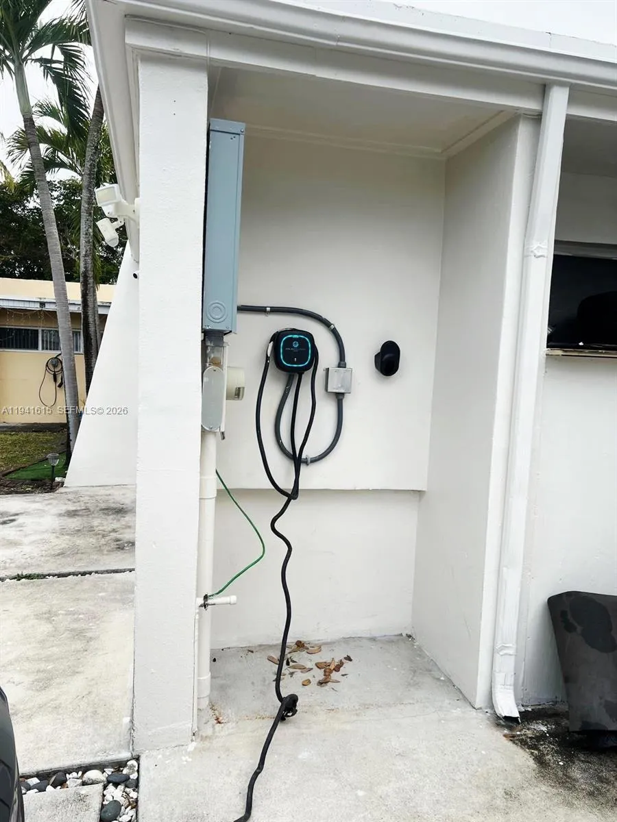 7337 Stardust Dr, Hialeah FL 33015