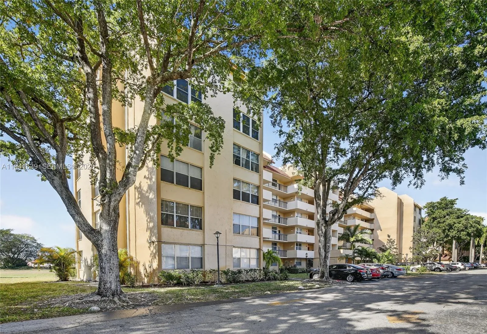 3671 Environ Blvd # 564, Lauderhill FL 33319