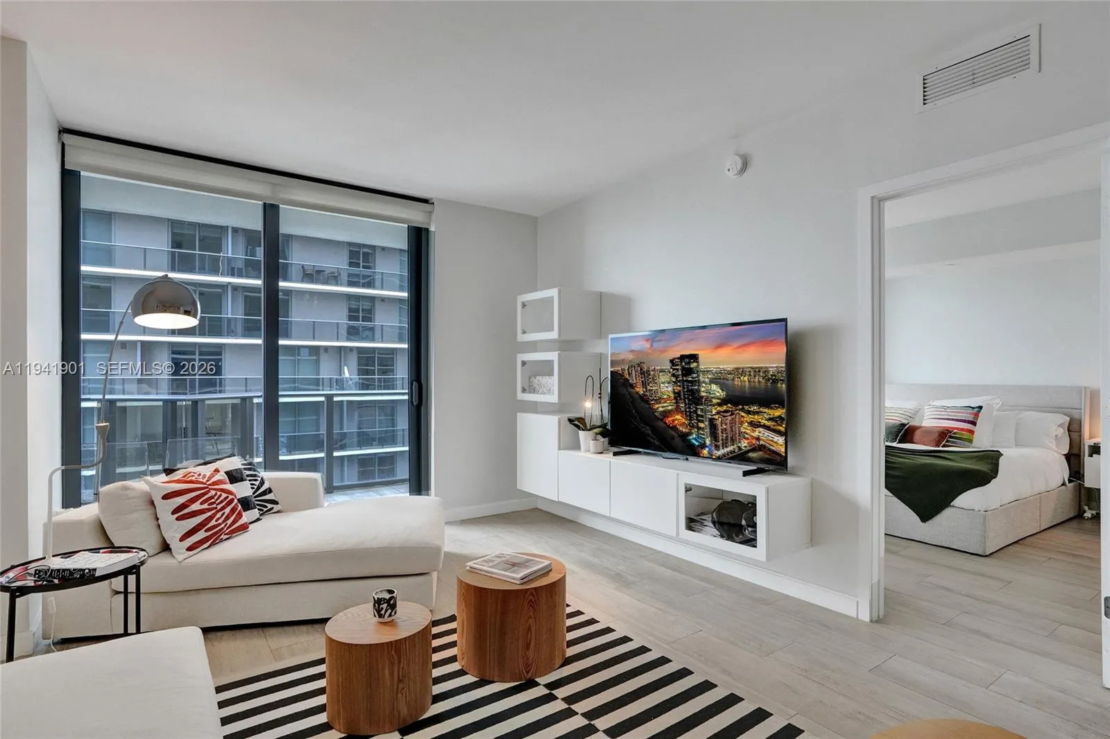 45 SW 9th St # 3807, Miami FL 33130