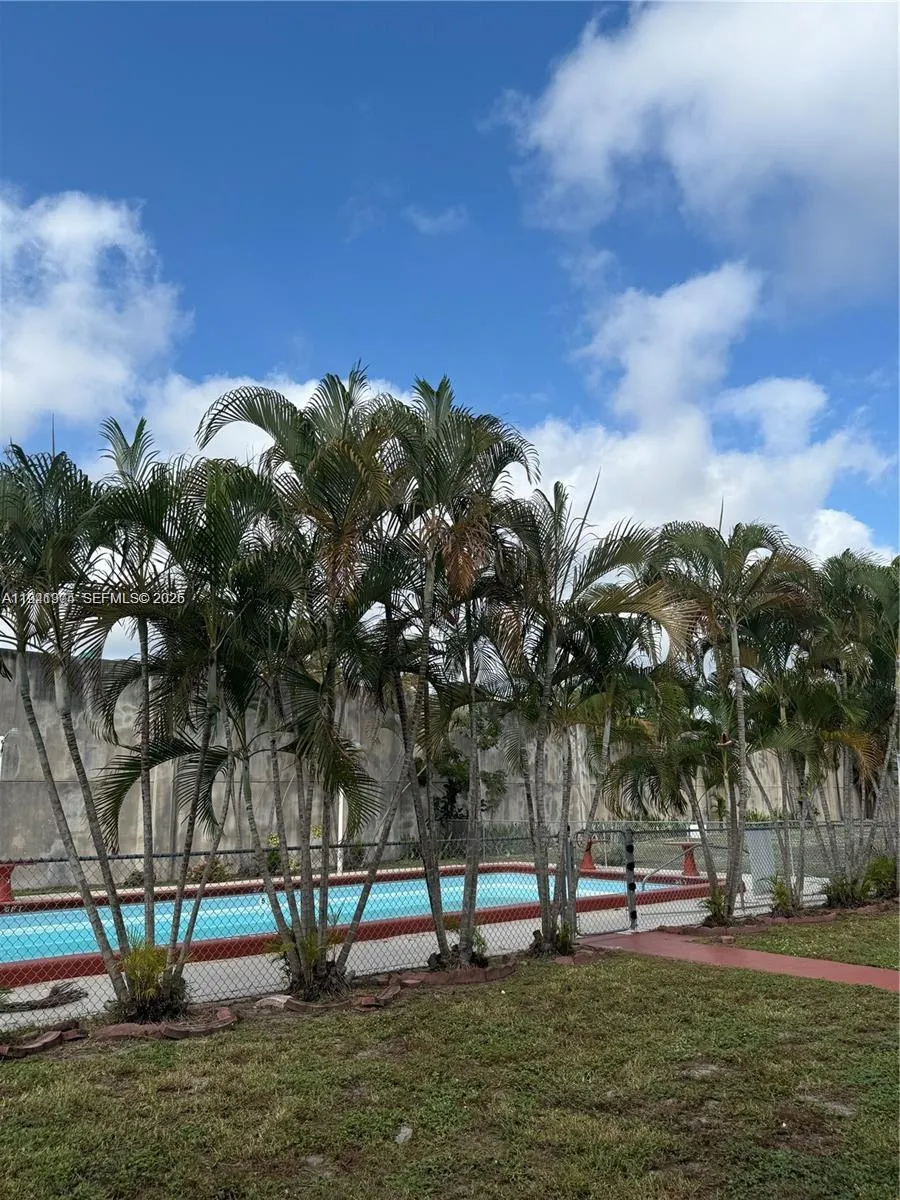 2915 Plunkett St # 12A, Hollywood FL 33020